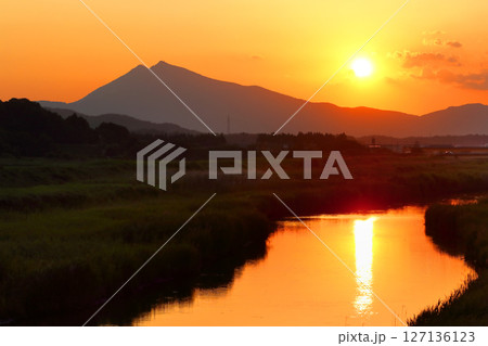 ロマンチック茨城（古代、筑波山の麓で男女が出会う「歌垣」ウタガキ、が行われていた。）石岡市・恋瀬川 127136123