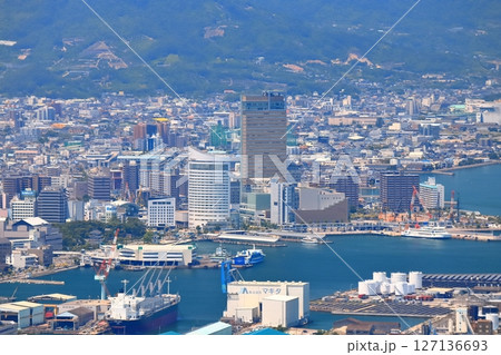 【香川県】屋島山頂「やしまーる展望台」から見た高松市街地の風景(日本観光地100選) 【香川県】屋島山頂「やしまーる展望台」から見た高松市街地の風景(日本観光地100選) 127136693