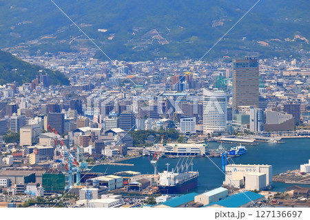 【香川県】屋島山頂「やしまーる展望台」から見た高松市街地の風景（日本観光地100選） 127136697