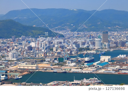 【香川県】屋島山頂「やしまーる展望台」から見た高松市街地の風景(日本観光地100選) 【香川県】屋島山頂「やしまーる展望台」から見た高松市街地の風景(日本観光地100選) 127136698