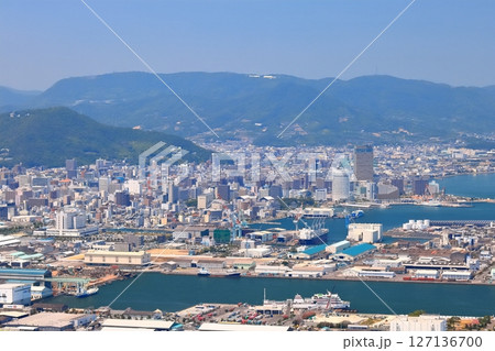 【香川県】屋島山頂「やしまーる展望台」から見た高松市街地の風景(日本観光地100選) 【香川県】屋島山頂「やしまーる展望台」から見た高松市街地の風景(日本観光地100選) 127136700