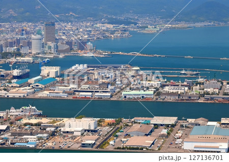 【香川県】屋島山頂「やしまーる展望台」から見た高松市街地の風景（日本観光地100選） 127136701