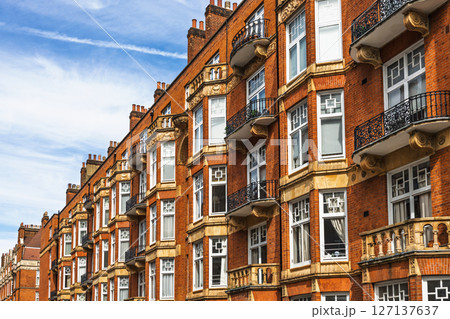 Classic London Architecture Featuring Red Brick Facades and Ornate Balconies 127137637
