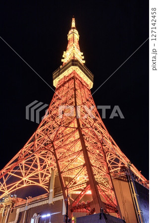 東京都、東京タワーのライトアップ（ランドマークライト） 127142458