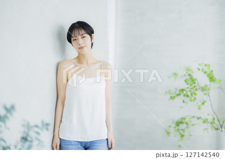 若い女性のビューティーイメージ　  127142540