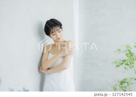 若い女性のビューティーイメージ　  127142545