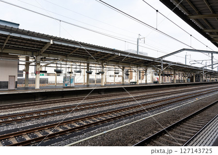 軽井沢駅 広大な新幹線ホーム 長野県北佐久郡軽井沢町軽井沢 軽井沢駅 広大な新幹線ホーム 長野県北佐久郡軽井沢町軽井沢 127143725