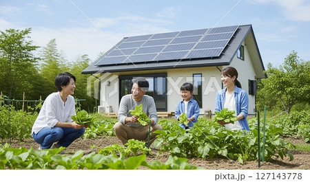 サステナブルな未来へ　太陽光発電とエコハウスで暮らす家族 127143778