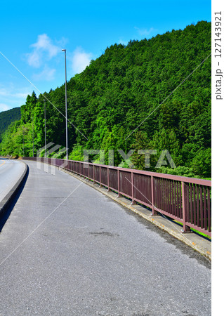 思川に掛かる新大越路橋からの眺め　栃木粕尾県道32号線　鹿沼市 127143921
