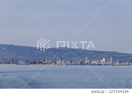 海上から見た青森市街中心部10 127144104