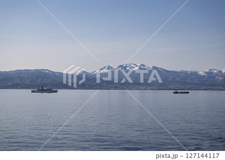 海上から見た青森市街中心部と八甲田03 海上から見た青森市街中心部と八甲田03 127144117