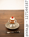 かわいいケーキのあるテーブルフォト 127144187