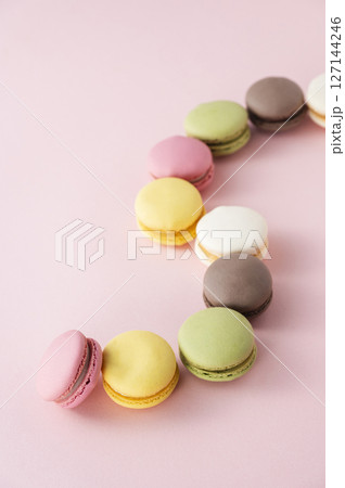 カラフルなマカロン カラフルなマカロン 127144246
