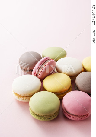カラフルなマカロン カラフルなマカロン 127144428