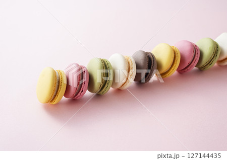 カラフルなマカロン カラフルなマカロン 127144435