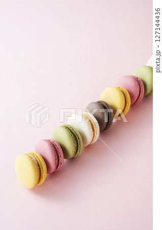 カラフルなマカロン カラフルなマカロン 127144436