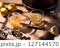 レモンの入った飲み物のテーブルフォト 127144570