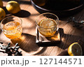 レモンの入った飲み物のテーブルフォト 127144571