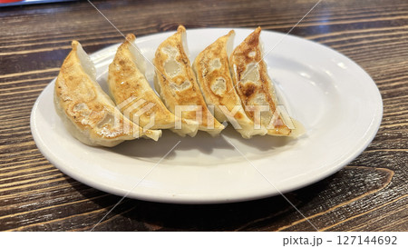 ラーメン屋さんの餃子 ラーメン屋さんの餃子 127144692