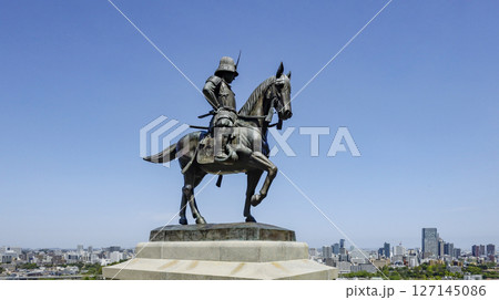 青葉城址と伊達政宗騎馬像 127145086