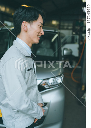 自動車整備工場の営業職 127145429
