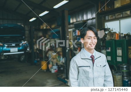 自動車整備工場の営業職 127145440