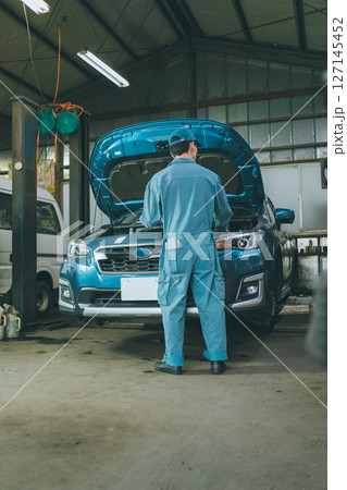 自動車整備工場 127145452