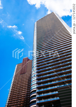 タワーマンションのある都市風景　e-2 高彩度コントラスト 127145832