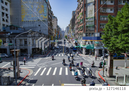 台北・涼州街周辺の交通渋滞【台湾イメージ】 台北・涼州街周辺の交通渋滞【台湾イメージ】 127146118