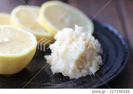 無添加で作ったレモン麹とレモンの輪切り 無添加で作ったレモン麹とレモンの輪切り 127146388