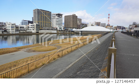 静岡県沼津市の街並み(塗装工事中の御成橋) 静岡県沼津市の街並み(塗装工事中の御成橋) 127146457