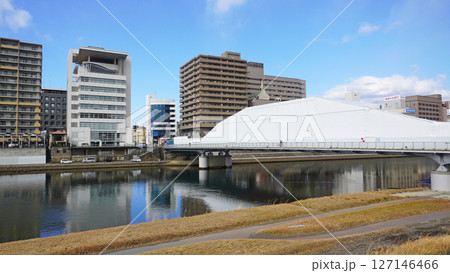 静岡県沼津市の街並み(塗装工事中の御成橋) 静岡県沼津市の街並み(塗装工事中の御成橋) 127146466