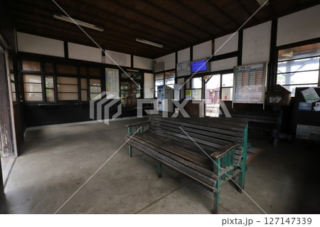 鳥取 大山 JR山陰本線御来屋駅(駅舎内) 鳥取 大山 JR山陰本線御来屋駅(駅舎内) 127147339