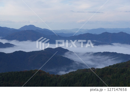 池田町上空の雲海 部子山からの眺め 福井県今立郡池田町 池田町上空の雲海 部子山からの眺め 福井県今立郡池田町 127147658