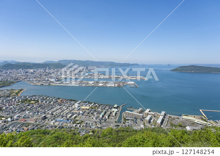 屋島の展望台から眺める高松の市街地 127148254