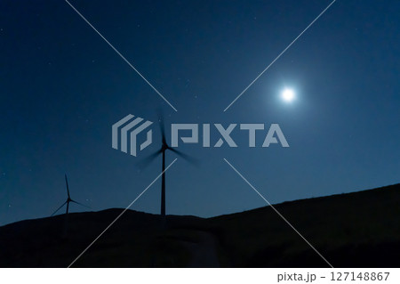 夜空の風力発電 127148867