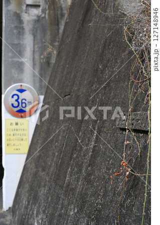 鉄道線路のアンダーパス 127148946