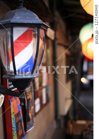 理髪店の回転サイン 127148948