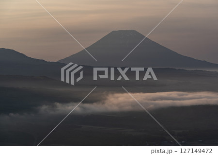 朝焼けの羊蹄山 朝焼けの羊蹄山 127149472