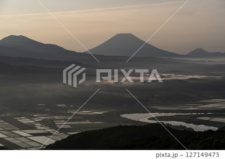 朝焼けの羊蹄山 朝焼けの羊蹄山 127149473