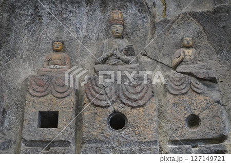 国宝 臼杵石仏 如来三尊像 国宝 臼杵石仏 如来三尊像 127149721