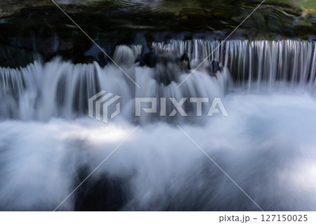 羊蹄山から湧き出る水 127150025