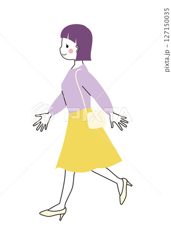 歩いているスカート姿の若い女性 127150035