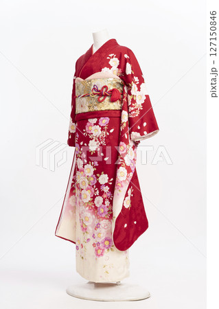 トルソーを使って振袖を着漬ける 人無し トルソーを使って振袖を着漬ける 人無し 127150846