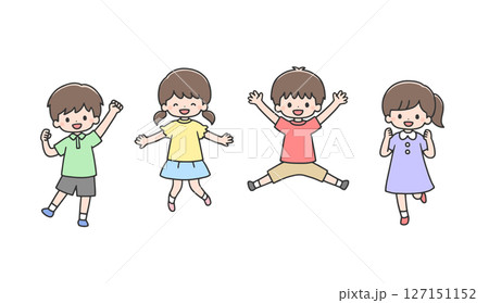 笑顔でジャンプする子どもたち 127151152