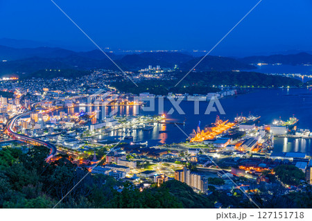 (長崎県)弓張岳展望台から眺める佐世保中心街 夜景 (長崎県)弓張岳展望台から眺める佐世保中心街 夜景 127151718