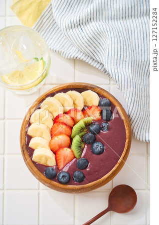 バナナと苺のアサイーボウル バナナと苺のアサイーボウル 127152284
