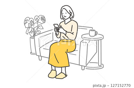 ソファでくつろぎながら携帯を操作する若い女性のイラスト素材 127152770