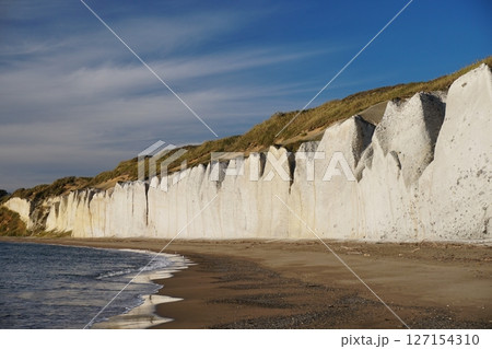 白亜の断崖が連なる北海道乙部町滝瀬海岸のシラフラ　Ver1 127154310