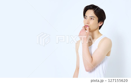 男性のポートレート　ビューティーイメージ 127155620